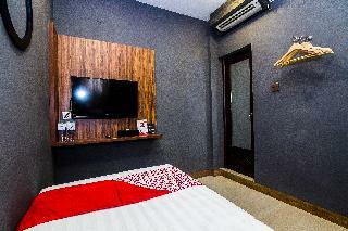 Hotel Oyo 1327 Avava Inn