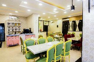 Hotel Oyo 1327 Avava Inn