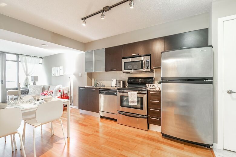 Stylish Suite In Downtown Toronto