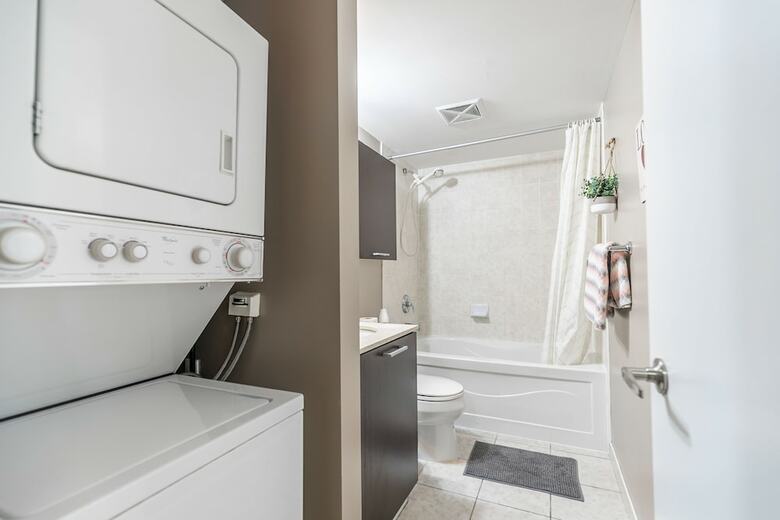 Stylish Suite In Downtown Toronto