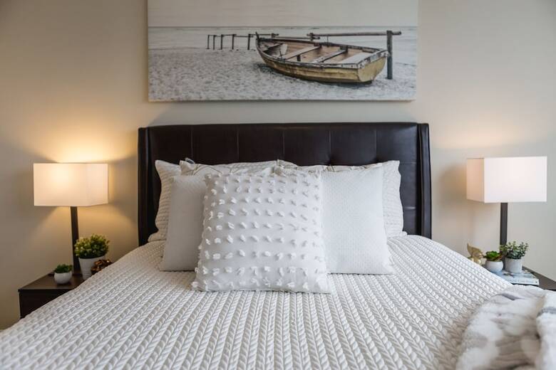 Quickstay - Modern 2-bedroom Condo (panoramic City Views)
