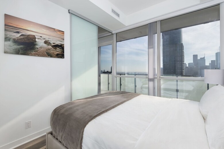 Diamond Vacation Homes - Eaton Centre