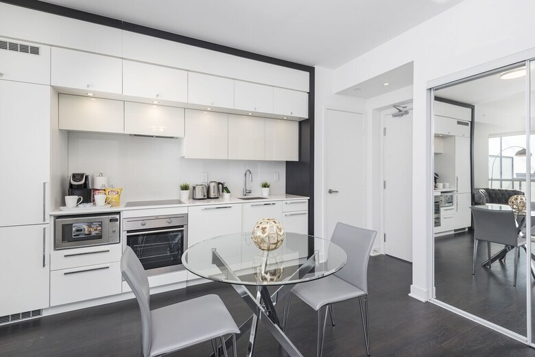 Diamond Vacation Homes - Eaton Centre