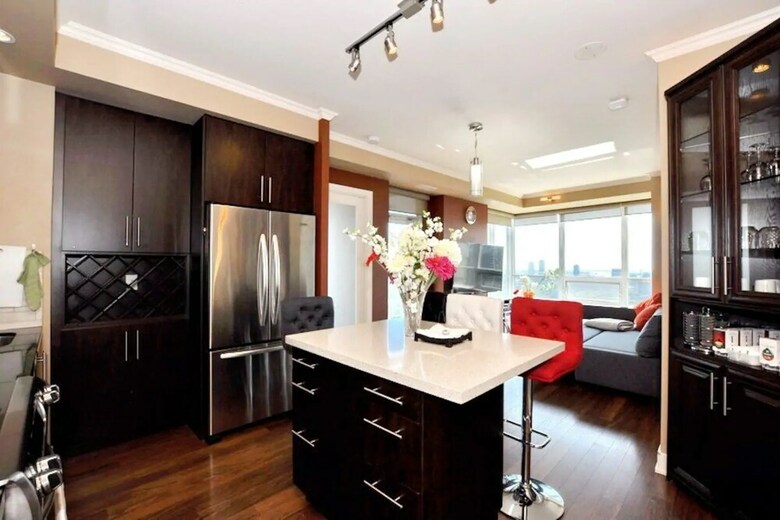 Condos With Free Parking & Gorgeous View