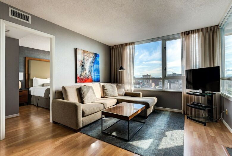 Hotel Carmana Plaza