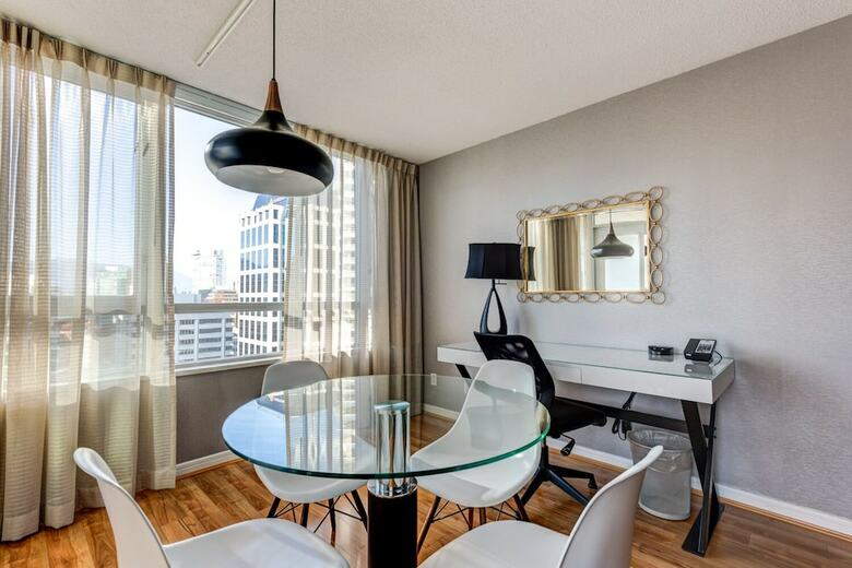 Hotel Carmana Plaza