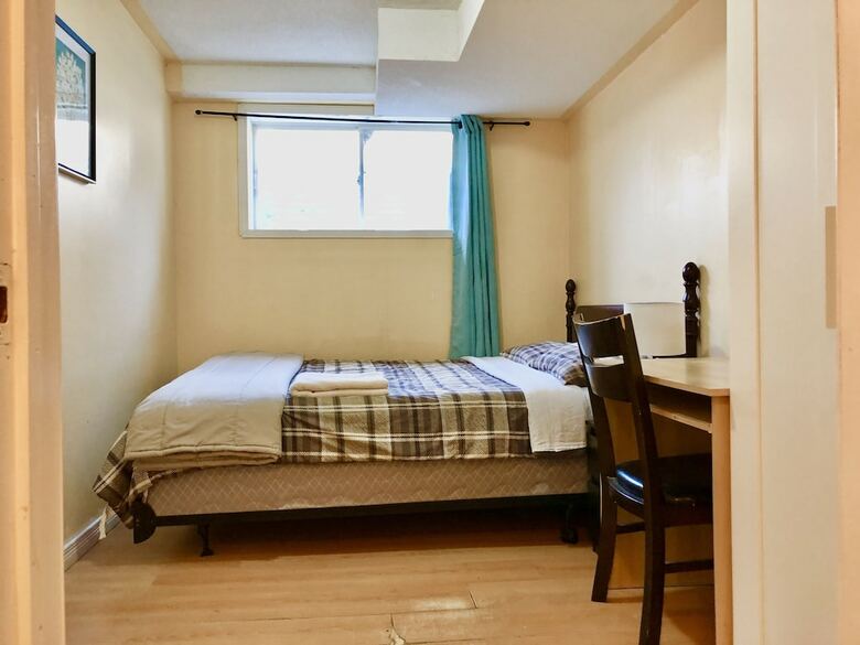 Quiet Room Around York University Subway