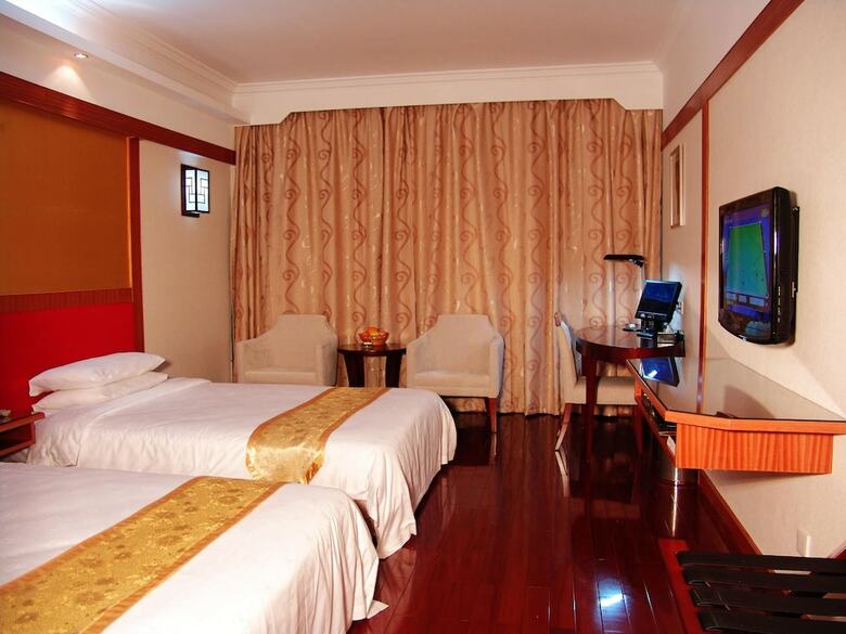 Golden Lustre Hotel