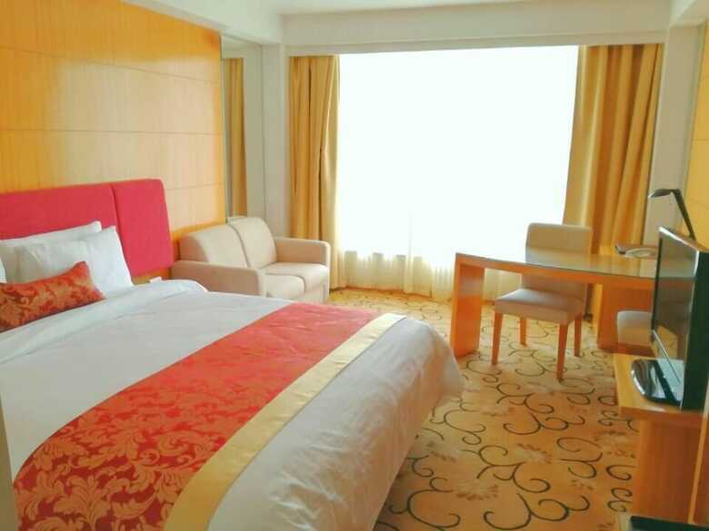 Golden Lustre Hotel