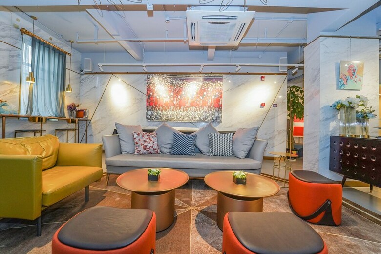 No. 8 Art Hotel