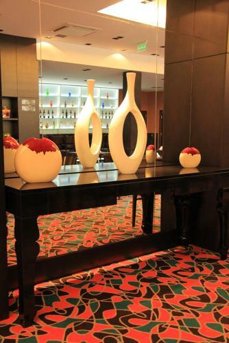 Howard Johnson Hotel & Casino