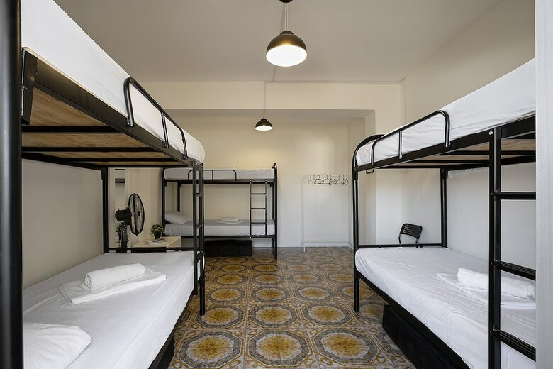 Hostal White Hostel