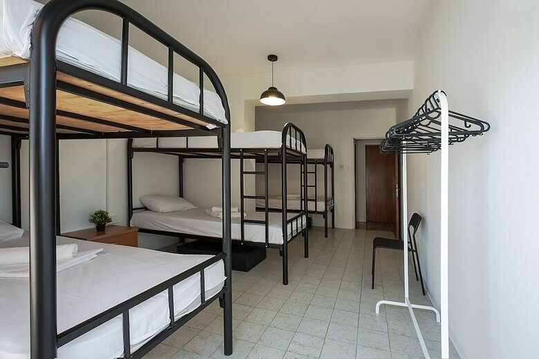 Hostal White Hostel