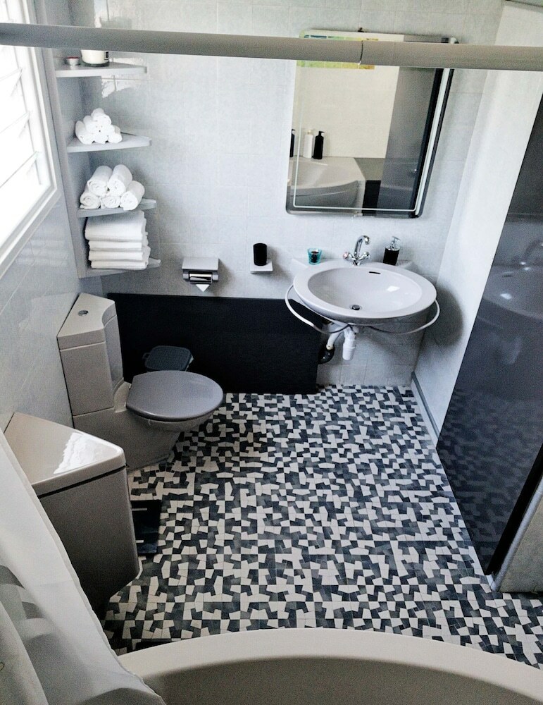 The Bridge-house Apartment