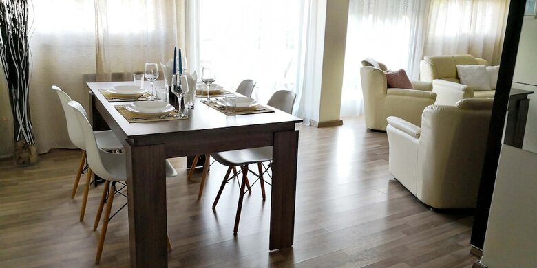 The Bridge-house Apartment