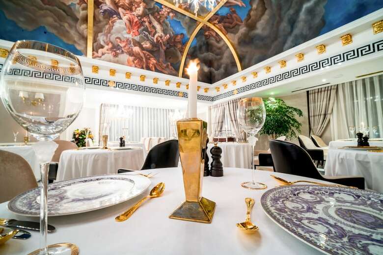 Les Ambassadeurs Hotel & Casino