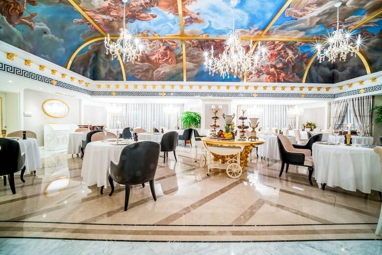 Les Ambassadeurs Hotel & Casino