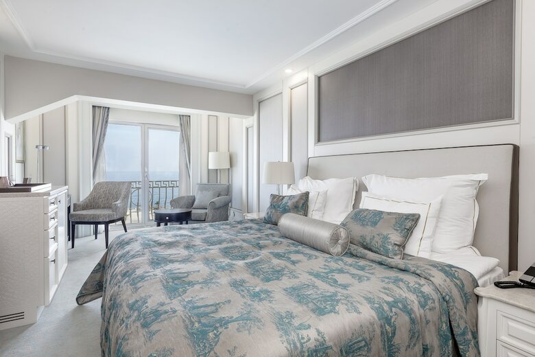 Les Ambassadeurs Hotel & Casino