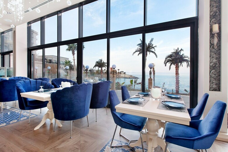 Les Ambassadeurs Hotel & Casino