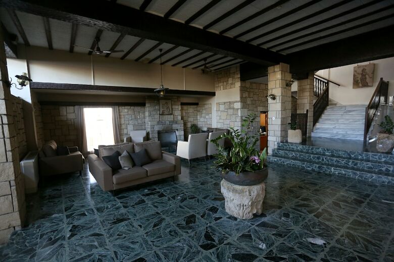 Dionysos Central Hotel