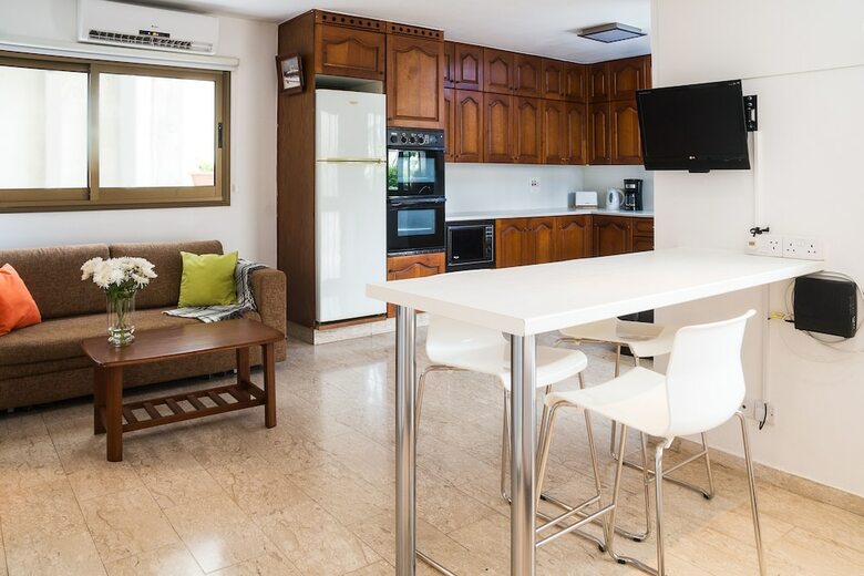 Silver Apartment