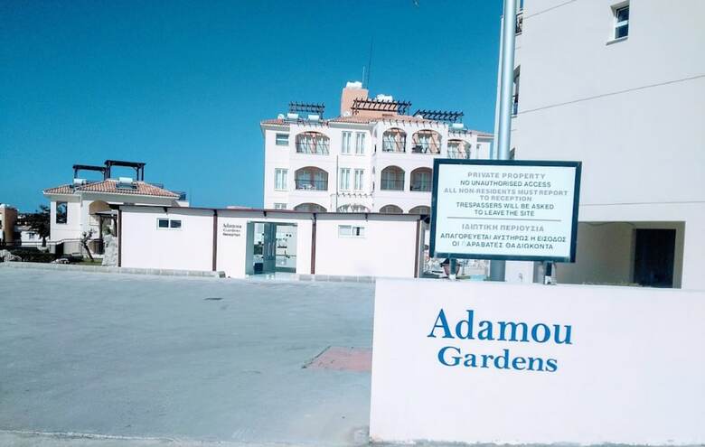 Apartamentos Adamou Gardens
