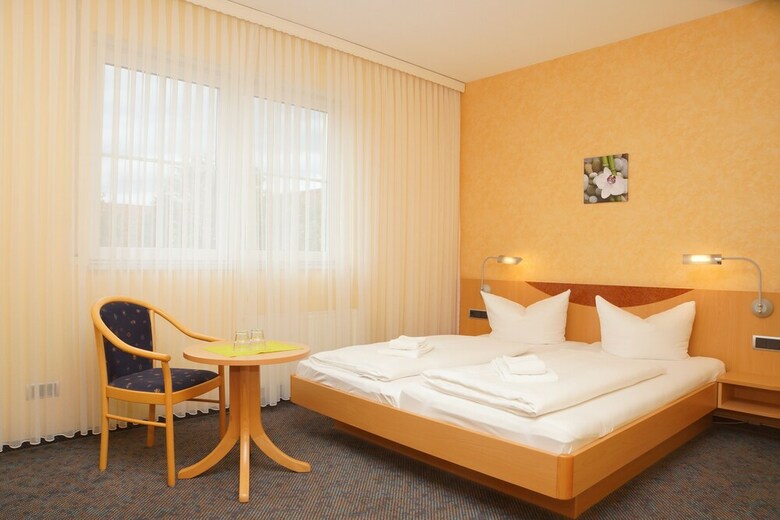 Warias Hotel & Restaurant