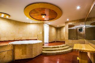 Capital O Hotel Casa Blanca