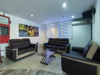 Oyo 1045 Azimuthhotel