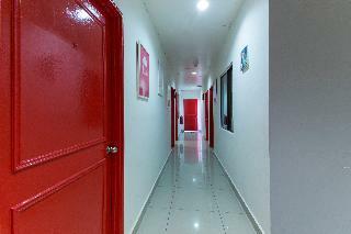 Oyo 304 Zero Hour Hotel