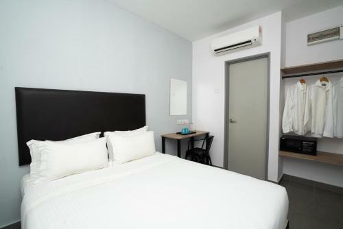 B Lot Hotel