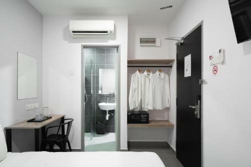 B Lot Hotel