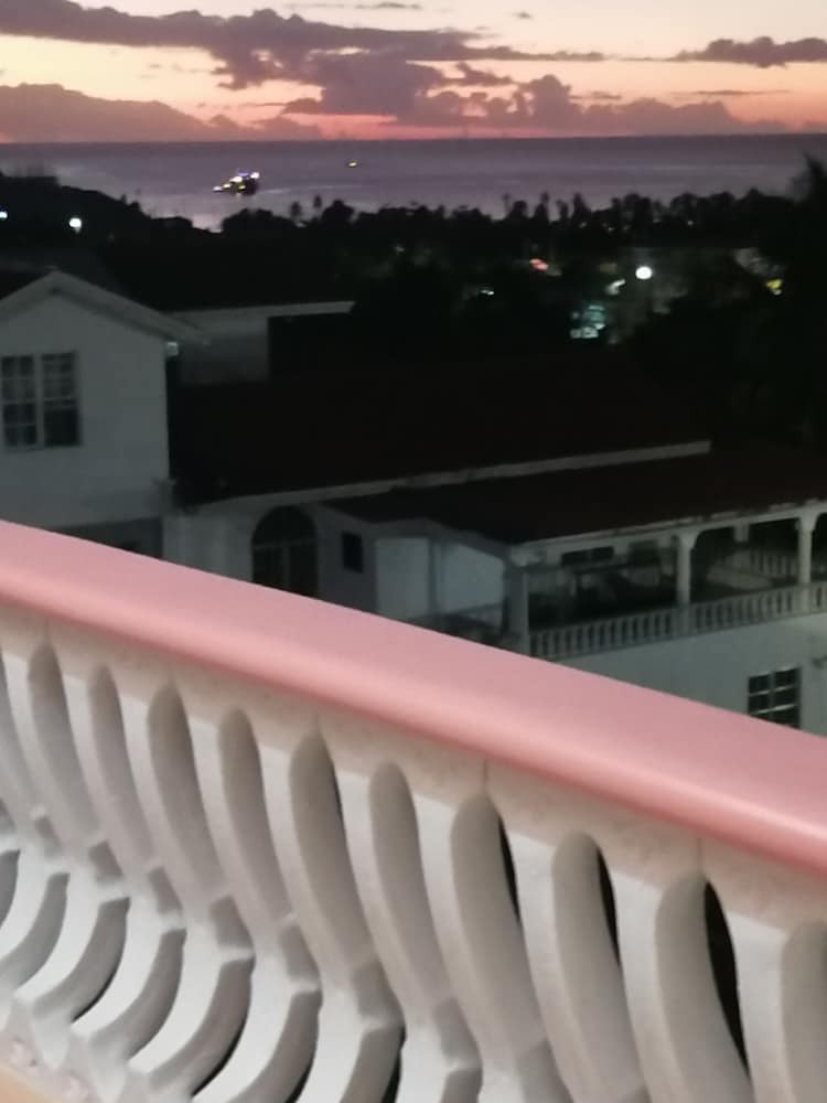 Louislyn Apartments