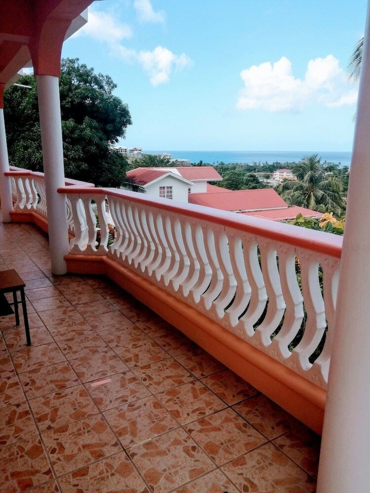 Louislyn Apartments