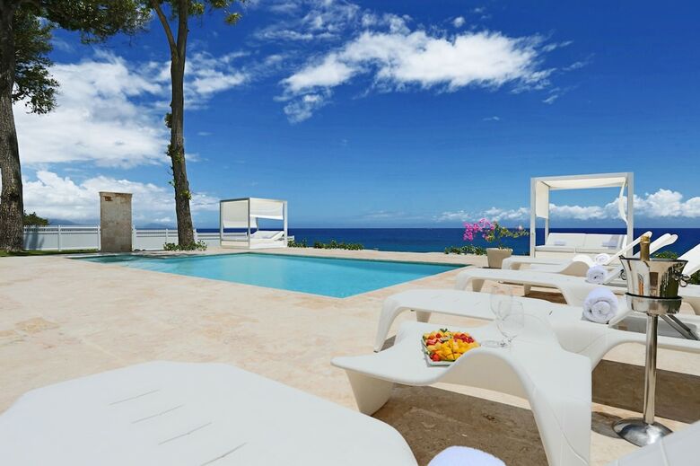 Ocean Front Villa Deluxe 4 Bedroom