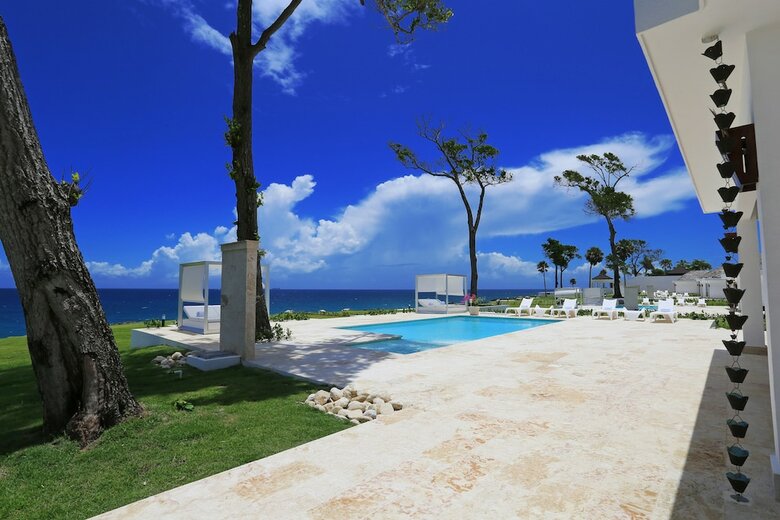 Ocean Front Villa Deluxe 4 Bedroom