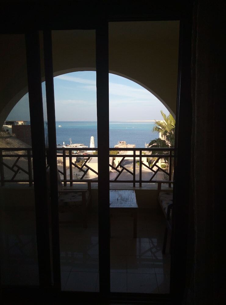 Apartment At View Resort With Sea View