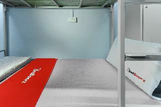 Reddoorz Hostel @ Kallang Mrt