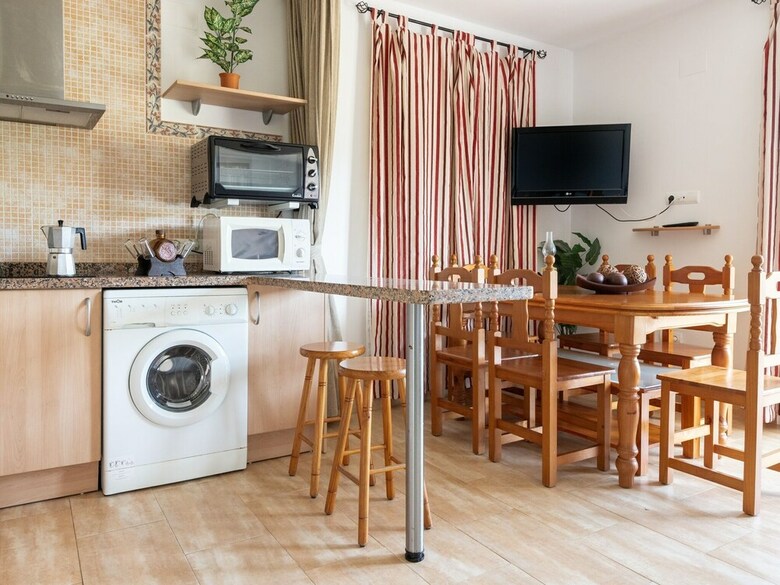 Vibrant Apartment In Total�n With Jacuzzi