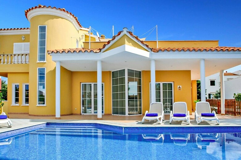 Villa Capricorn
