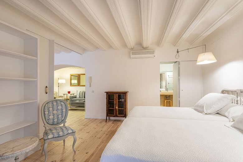 Modern Apartment 2 Bd & 2 Bth Near The Cathedral. Catedral V