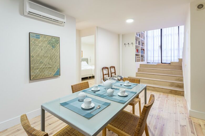 Modern Apartment 2 Bd & 2 Bth Near The Cathedral. Catedral V