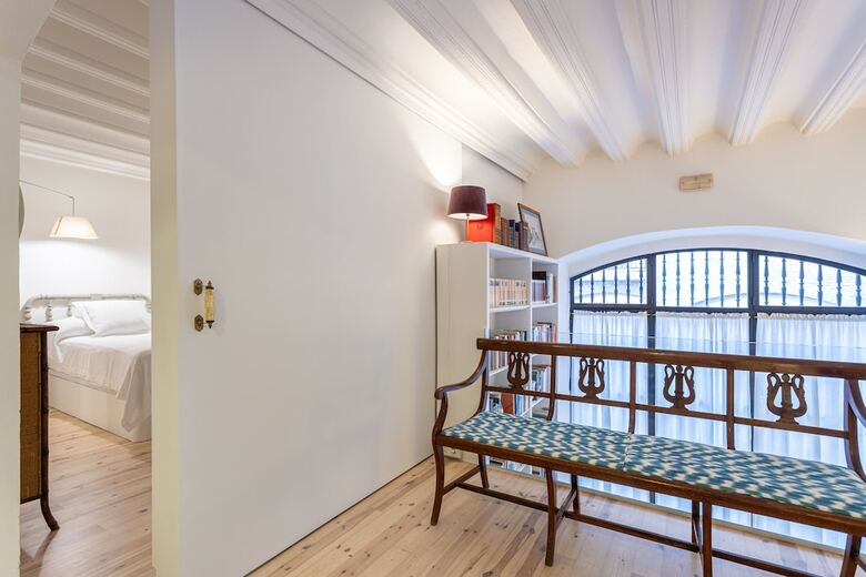 Modern Apartment 2 Bd & 2 Bth Near The Cathedral. Catedral V