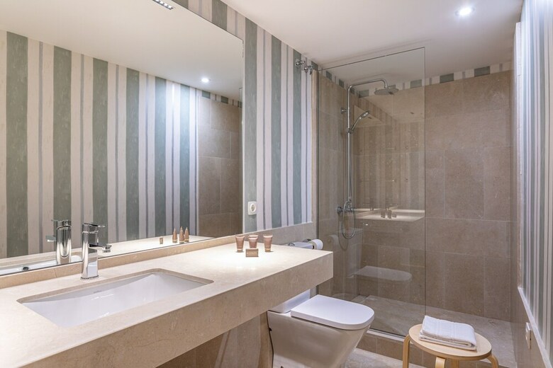 Modern Apartment 2 Bd & 2 Bth Near The Cathedral. Catedral V