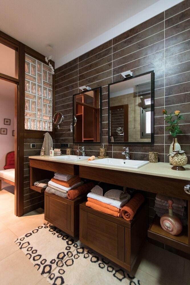 Vertical Villa, Luxury, Sea Views & Private Spa
