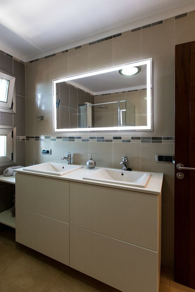 Vertical Villa, Luxury, Sea Views & Private Spa