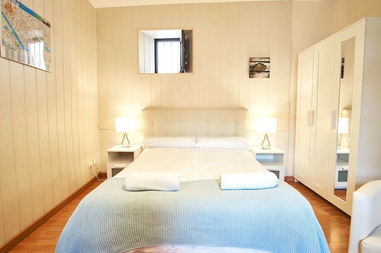 Apartamentos Conde Central Courtyard By Valcambre