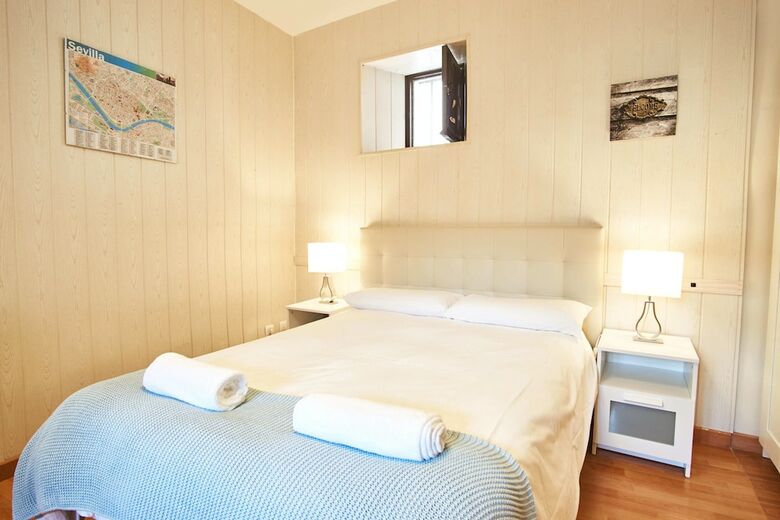 Apartamentos Conde Central Courtyard By Valcambre