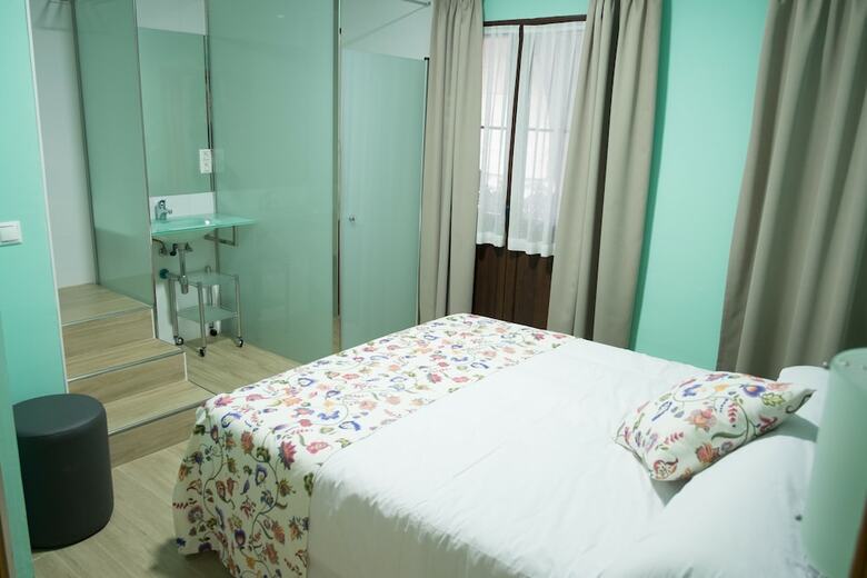 Hostal Puerta De La Luna
