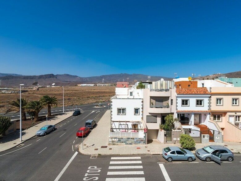 Spacious Apartment In Cruce De Arinaga With Terrace